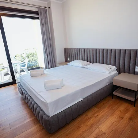 White Pearl Palasë
